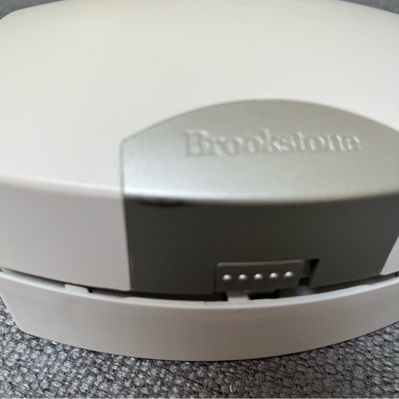 Brookstone Dual Wattage Converter Kit 50W/1800W Travel Voltage Adapter Plugs - Picture 7 of 11